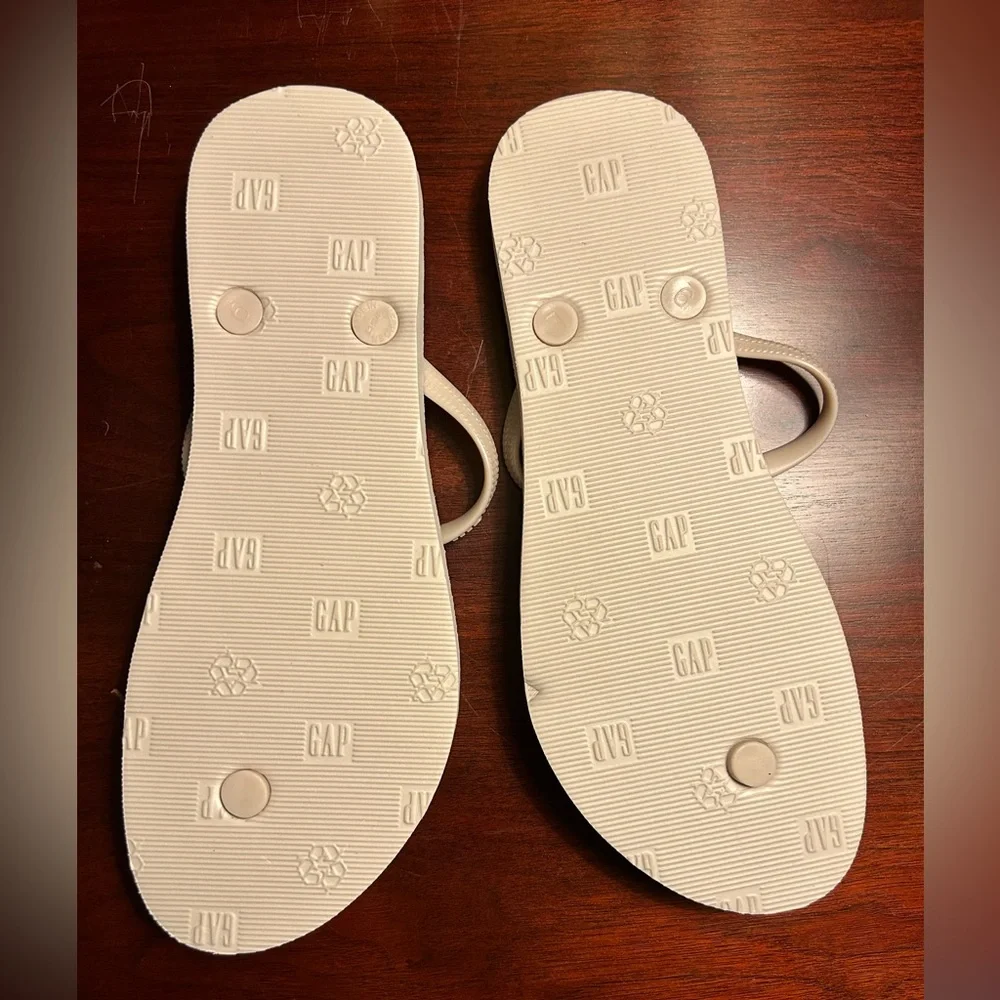 SOLD New GAP sandals 🩴 - Picture 2 of 2